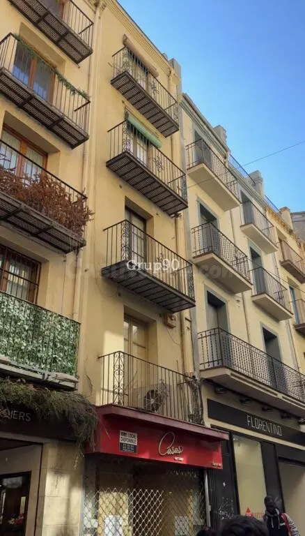 ? edificio con local comercial en venta en el centro de Lleida – ideal inversores