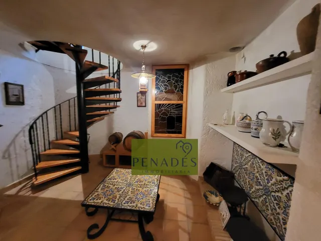 ESPECTACULAR CHALET MUY CERCA DEL PUEBLO — 35