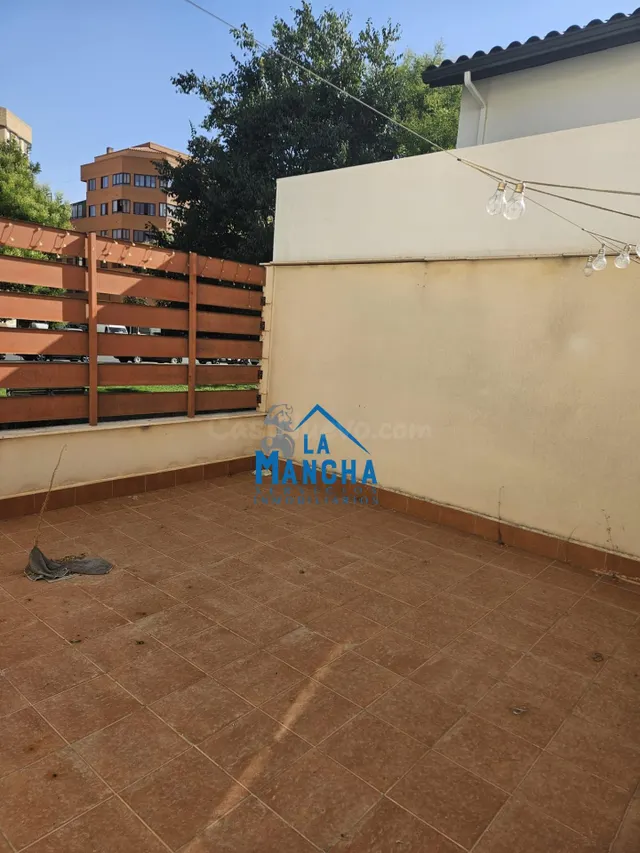 INMOBILIARIA LA MANCHA VENDE ADOSADO EN BARRIO MEDICINA. — 3