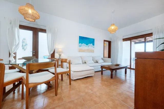 Villa con piscina y vistas despejadas a hacia el paisaje volcanico — 14