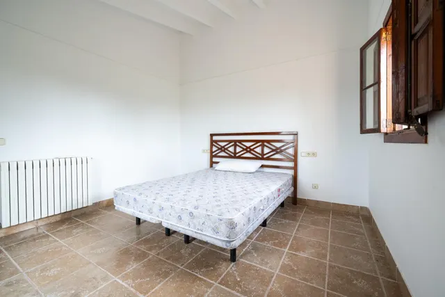 Finca mallorquina con carácter, jardín mediterráneo y vistas a la Serra de Tramuntana · Biniali — 36