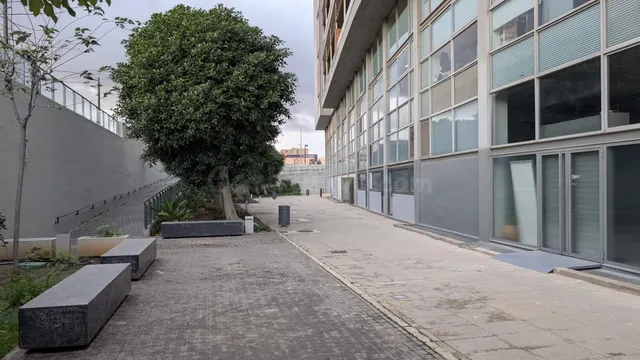 Unico Local en venta en Calle Andarella 2 — 5