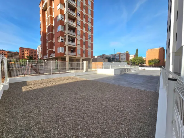 LOCAL COMERCIAL CON DOS TERRAZAS Y DOS PLAZAS DE GARAJE — 9