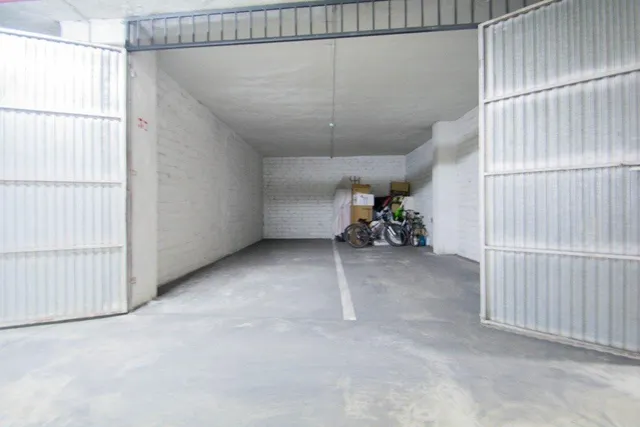 Se vende plaza de aparcamiento cerrada junto Alhamar — 7
