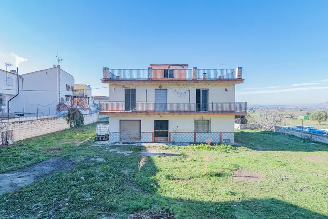 CASA CON TERRENO EN GOJAR!!
