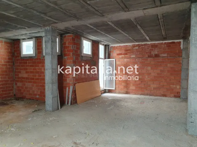 Local comercial con patio a la venta en Ontinyent. - foto 5
