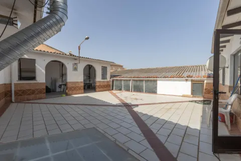 ¡Gran oportunidad en Chauchina Justoa, junto a la entrada de la Carrera de la Virgen!
