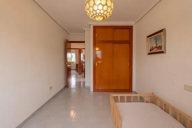 Amplia vivienda con piscina privada, terraza y garaje cerrado — 28
