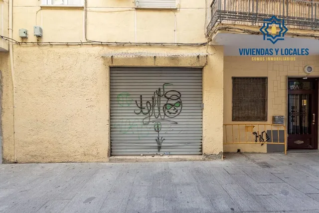 Estos dos grandes locales en pleno centro de Granada ofrecen una oportunidad única para tu negocio. — 16