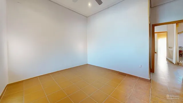 ¡¡ PARCELA EN PROINDIVISO CON VIVIENDA EN AVDA. DEL AEROPUERTO !! — 12