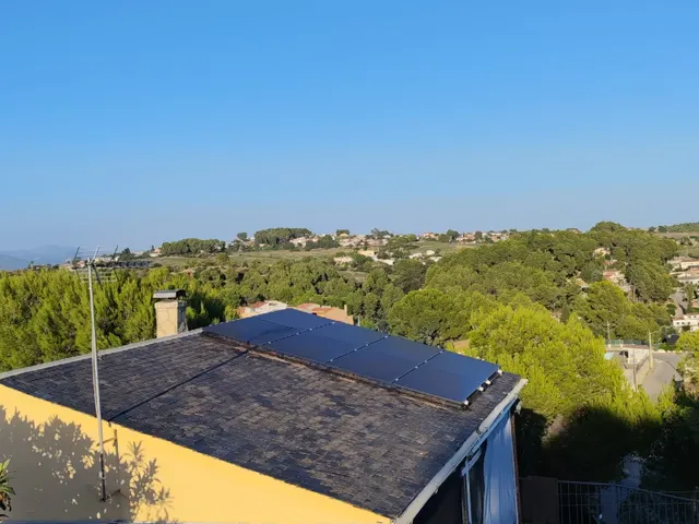 Casa en venta en Piera con dos viviendas independientes, jardín, piscina y parking — 48