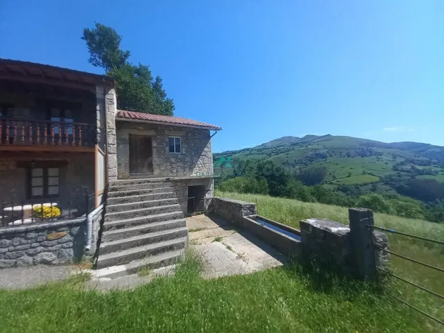 Se vende casa para reformar con terreno