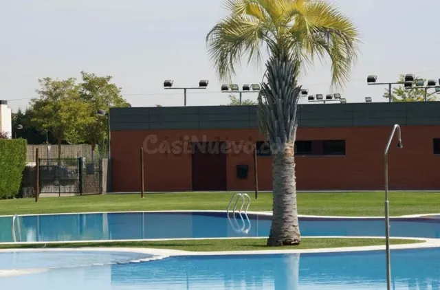 Parcela 877m2 en urbanización Bosque Real, situación estraté - foto 2
