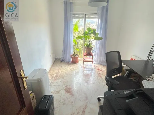 EN VENTA PISO DE TRES DORMITORIOS EN ALGECIRAS, ZONA VIRGEN  - foto 2