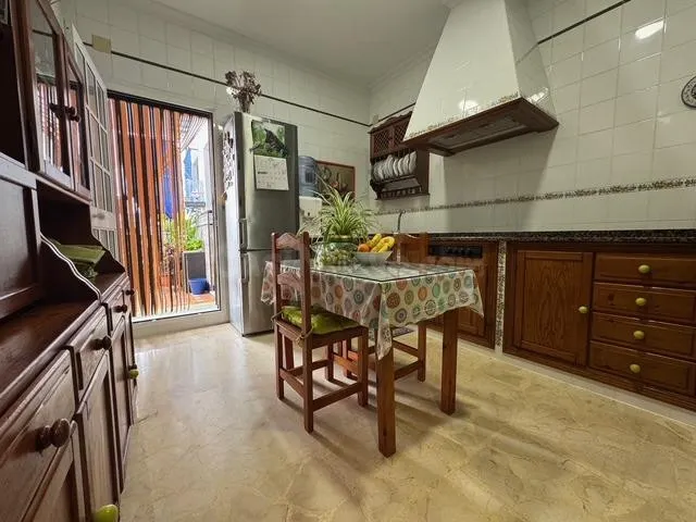 Propiedad Estratégica con Alta Rentabilidad: Vivienda, 15 pl - foto 5
