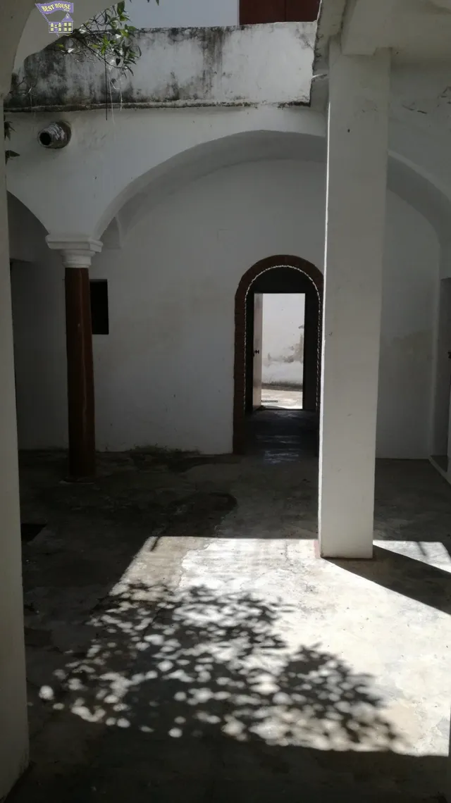VENTA DE CASA EN PLENO CENTRO DEL BARRIO BAJO — 2