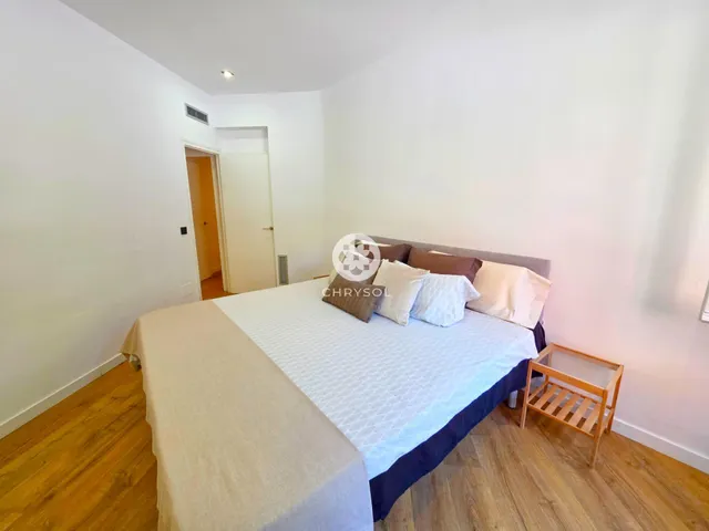 Fantástica vivienda reformada situada en calle Córcega con Nápoles. — 18