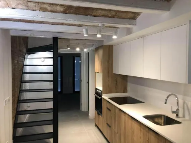 Planta baja a la venta ideal para inversores en El Raval, Barcelona — 6