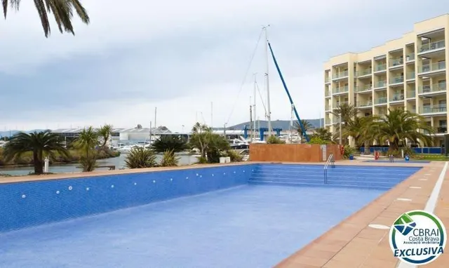 Amplio apartamento con terraza, parking, trastero, vistas al