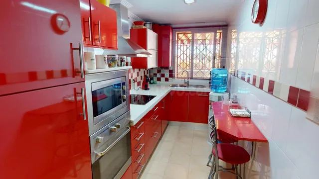 ESTUPENDO PISO EN URBANIZACIÓN CON PISCINA - foto 2
