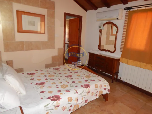 OPORTUNIDAD, CASA REFORMADA CON PISCINA Y OTRAS COMODIDADES. — 37