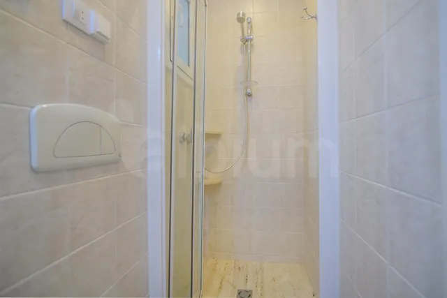 Espectacular vivienda esquinera con siete balcones frente al Mercat del Born — 23