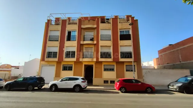 Se vende piso con trastero en Av. Príncipes de España en El 