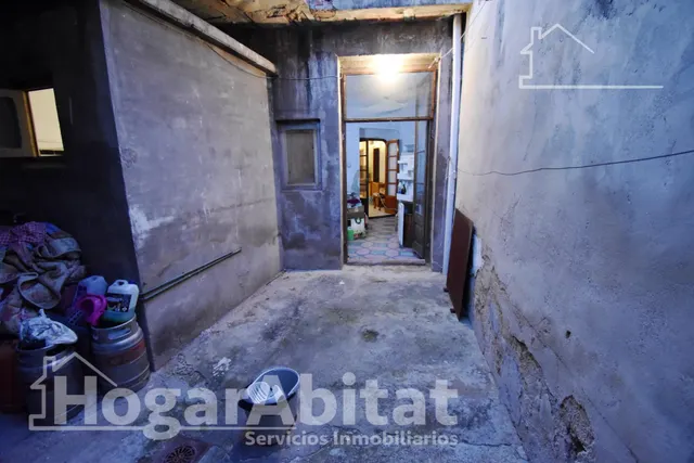 AMPLIA CASA CON TERRAZA PARA REFORMAR — 30