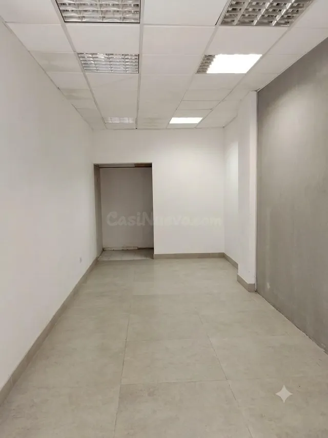 Venta bajo comercial a pasos de Gran Vía Fernando el Católic - foto 2