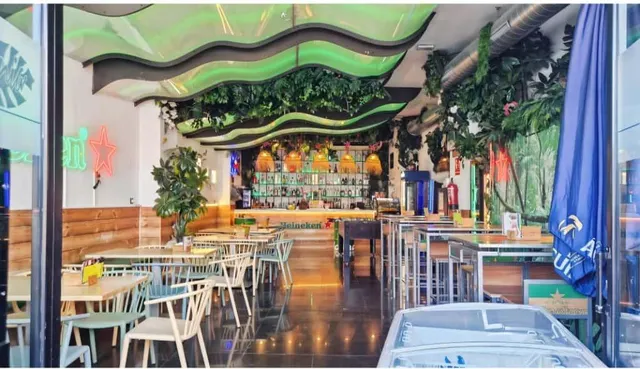 Venta de bar cafetería en Sevilla Este - negocio listo para  - foto 2