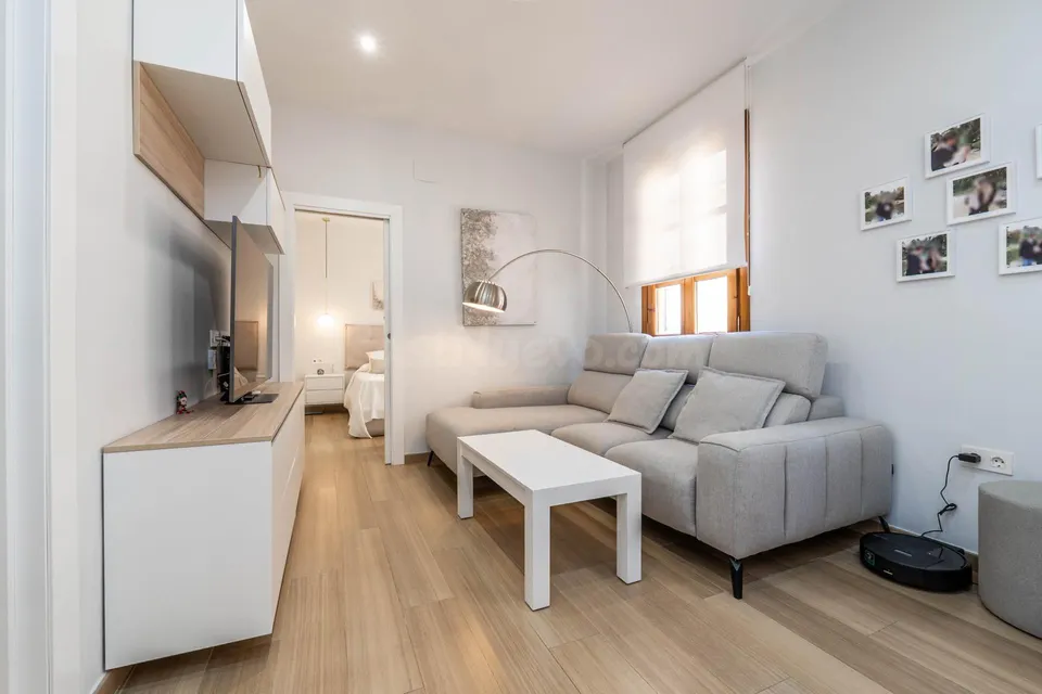 VENTA DE CÉNTRICO PISO CON LICENCIA TURÍSTICA - GRANADA
