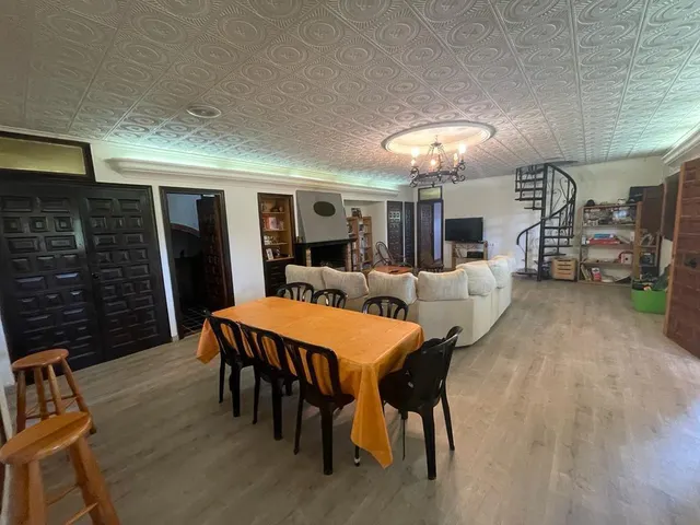 Ref 08595.- chalet muy grande en la calderona - naturaleza y servicios del pueblo. — 19
