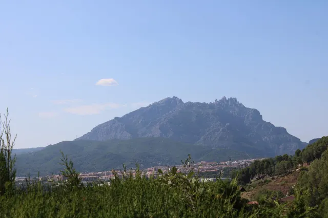 Terreno urbano con vistas privilegiadas a la montaña de Montserrat — 8