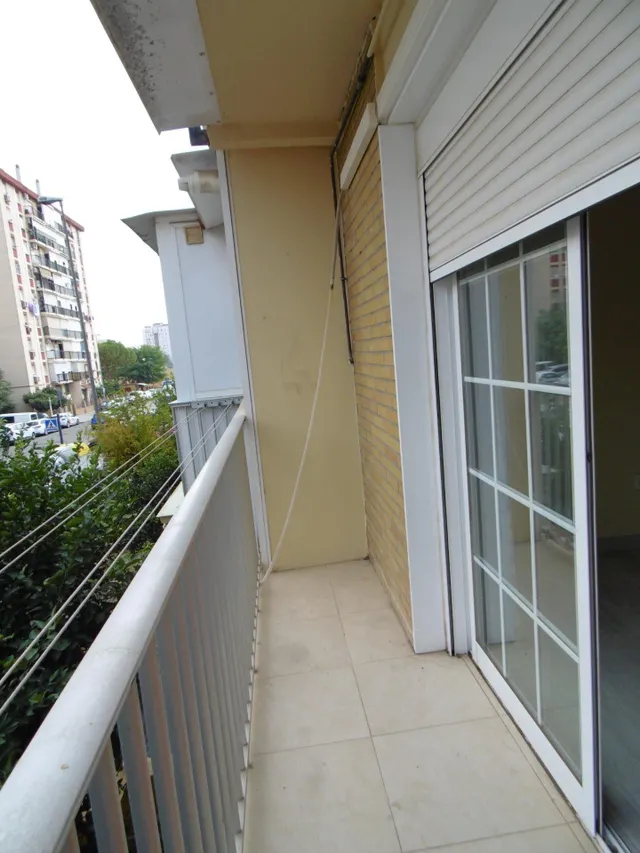 Piso reformado con terraza y ascensor — 11