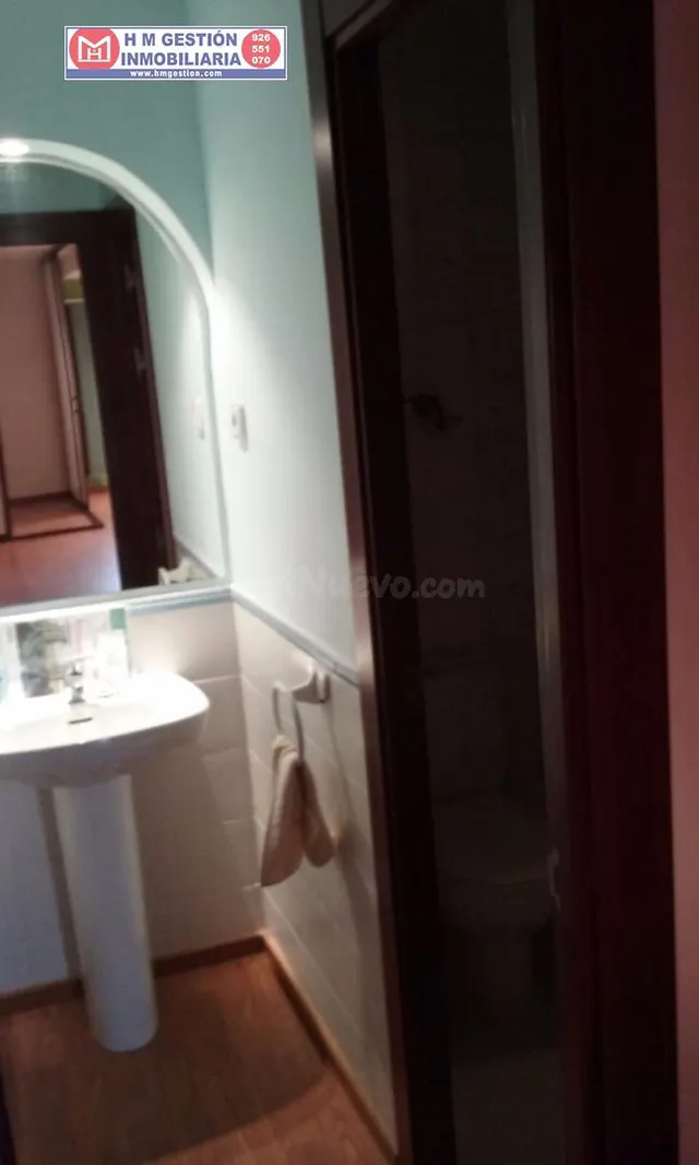 OFICINA A LA VENTA CON DOS DESPACHOS, SALA DE JUNTAS Y ASEOS - foto 2