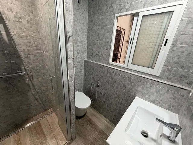 Local comercial 106m² en venta - Centre — 17