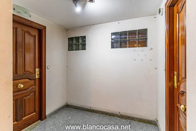 Entreplanta en venta ó alquiler C/Barcelona (Carballo) — 27