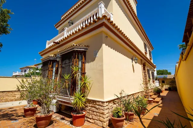 ¡¡MARAVILLOSO CHALET CON PISCINA A 120 METROS DE LA PLAYA!! - foto 4