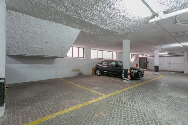 TRATESTERO EN VENTA EN EL CENTRO DE GRANADA — 19