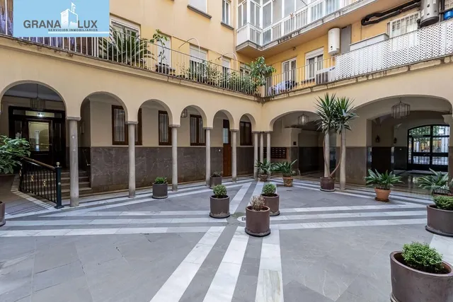 PISO COMPLETAMENTE REFORMADO EN CALLE RECOGIDAS — 41