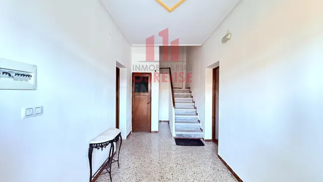 EDIFICIO COMPUESTO POR CUATRO VIVIENDAS CON TRASTEROS Y TERR - foto 2
