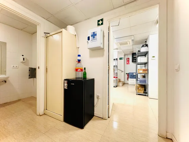 Local comercial 27m² en venta - Gran capitan — 8