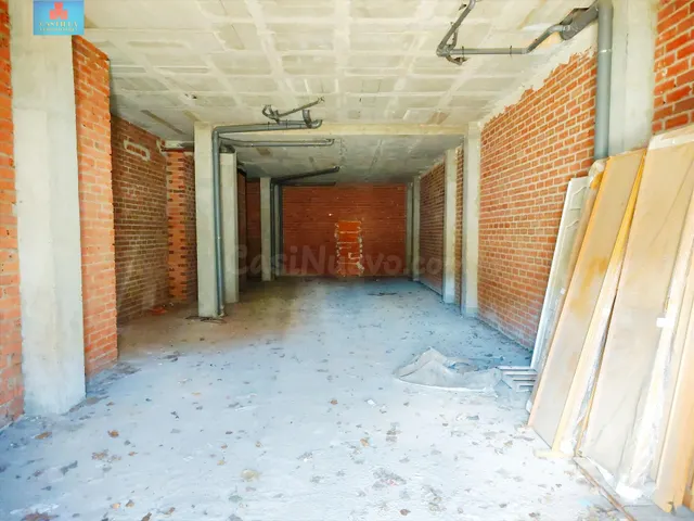 MAGNÍFICO LOCAL ZONA DE PASO, COLINDA CON FARMACIA Y BANCO - foto 3