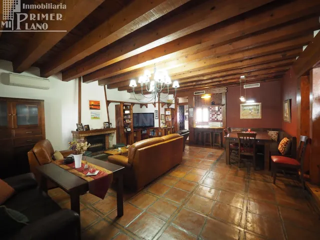 Impresionante Chalet en Tomelloso con Amplias habitaciones y - foto 2