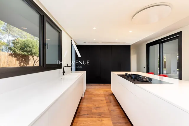 Exclusiva villa de diseño con piscina interior climatizada y piscina exterior en Las Lomas — 16