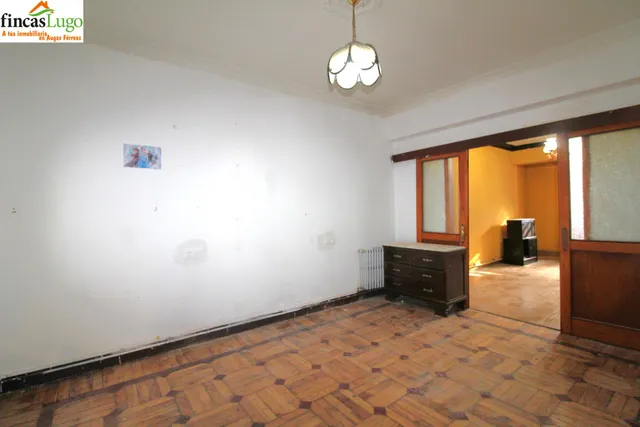 Piso a reformar AL LADO DE LA MURALLA (rúa serra de Ancares). — 13