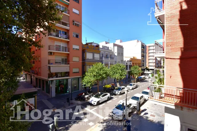 Luz natural y amplitud en este piso esquinero con dos balcones, ascensor y trastero a 100 metros de la playa — 25