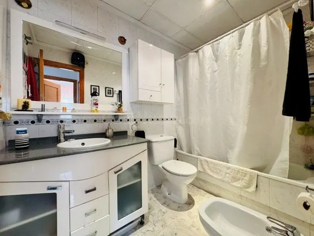 Apartamiento 200 metros de la playa con piscina comunitaria 38 km del aeropuerto de Alicante — 17