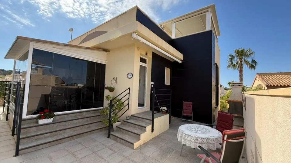 ESPECTACULAR CHALET 2 HABS EN CIUDAD QUESADA 244.000€