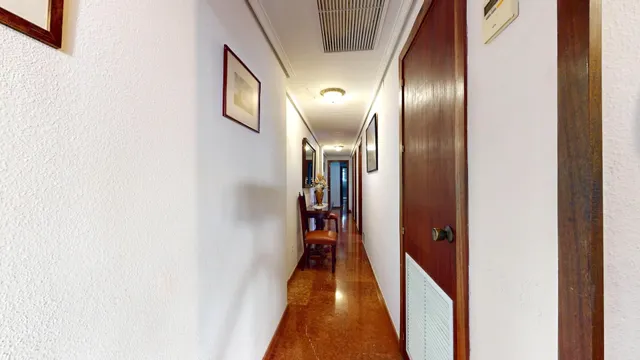 Amplio piso de 141 m2 con cochera y trastero en calle Gonzalo Ximénez de Quesada — 23